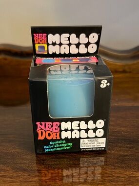 NeeDoh Mello Mallo Color-Changing Marshmallow -Blue- Schylling Brand